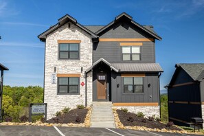 Experience the luxury and convenience of a new build home, where contemporary design meets the beauty of nature.