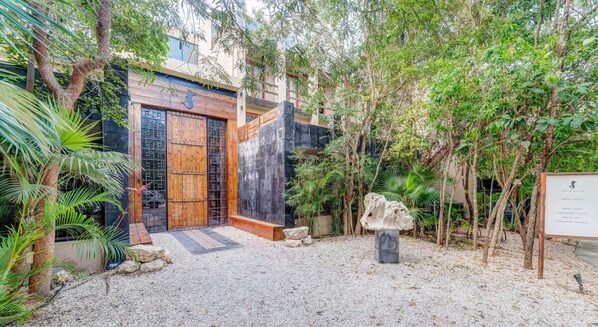 Where incredible architecture, art and the elements of the jungle come together