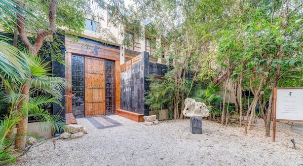 Where incredible architecture, art and the elements of the jungle come together