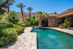 Lush Pool !