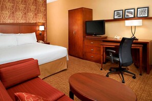 King sized bed. Exact unit will be assigned upon arrival. Views, colors and decor may vary.