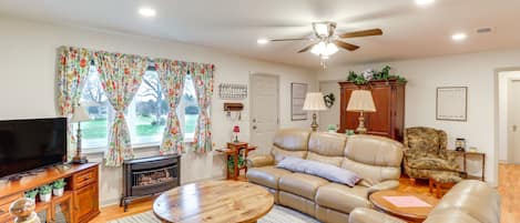 Higden Vacation Rental | 3BR | 1BA | 1,200 Sq Ft | 4 Steps to Access