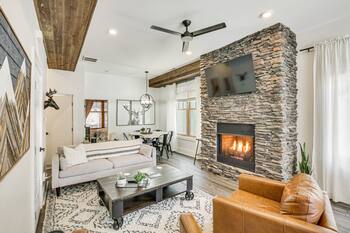 Dtwn Blowing Rock Condo w/ Private Hot Tub!