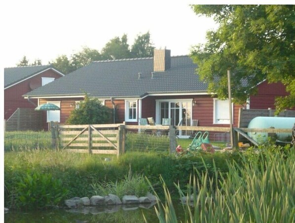 Außenseite Ferienhaus [Sommer]