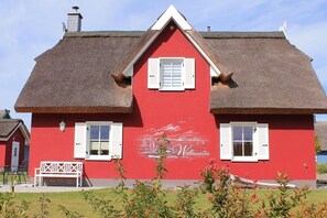 Außenseite Ferienhaus [Sommer]
