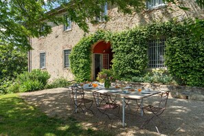 Building Exterior, Outdoor