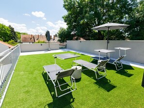 Table, Property, Sky, Plant, Tree, Cloud, Outdoor Table, Outdoor Furniture, Shade, Chair