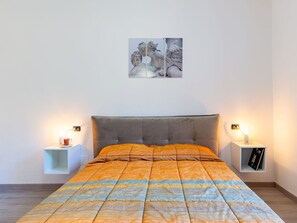 Meubles, Propriété, Bâtiment, Confort, Bois, Lit, Orange, Textile, Cadre De Lit, Design Intérieur