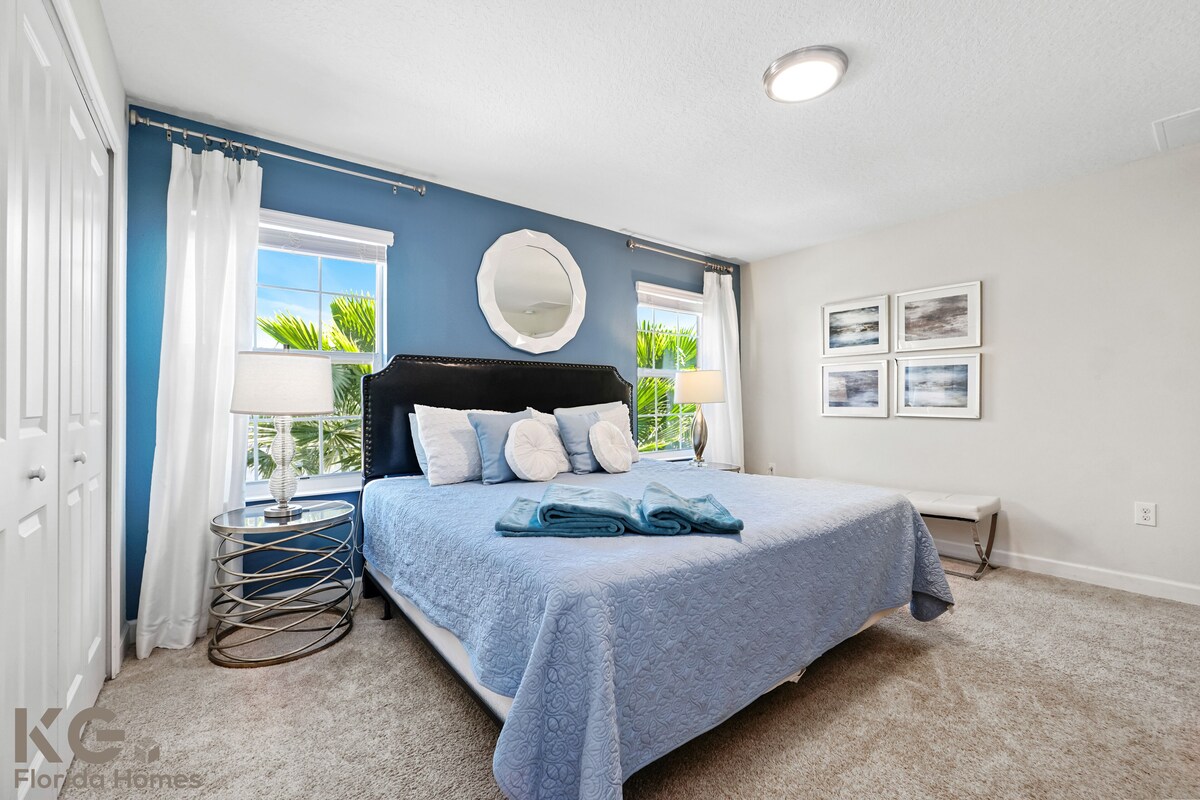 Deluxe Dream Home and water park – book now!