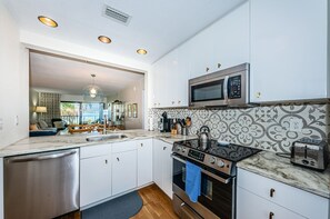 21-web-or-mls-Kitchen 2