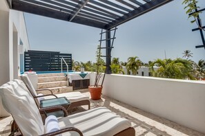 Penthouse - balcony (1)