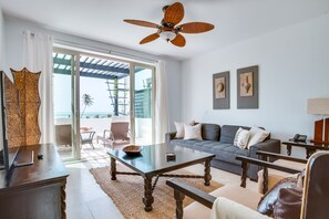Penthouse - living room (1)