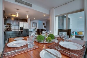 Beach Front Villa - dining room and kitchen