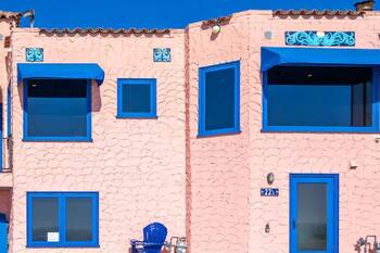 Pink Venetian (Upper Unit)