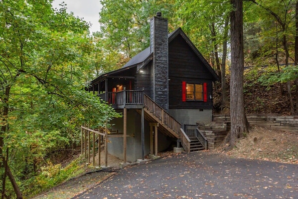 Lovely Mountain Setting At The Gatlinburg Cabin!