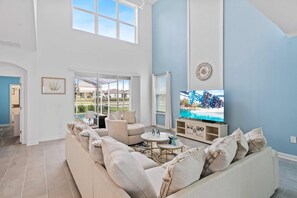 Spacious Living Area of the Apartment in Kissimmee Florida - Smart TV and Netflix - Beautiful living room with an open layout, creating a sense of spaciousness - Thoughtful mix of textures, from plush rugs to tasteful throw pillows