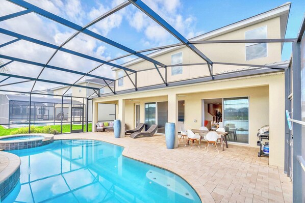 Private Pool and Jacuzzi Hot Tub