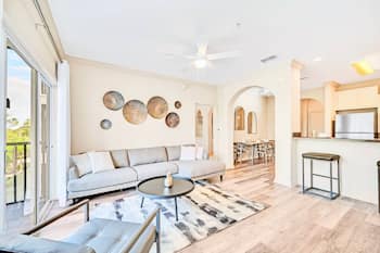 Upstay - 6 Guest Condo w Hot Tub, Pool, Sauna