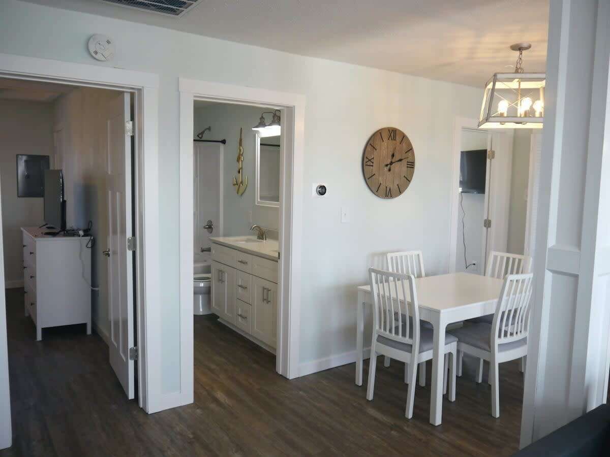 Willoughby Suite B / Steps to the Beach / Laundry