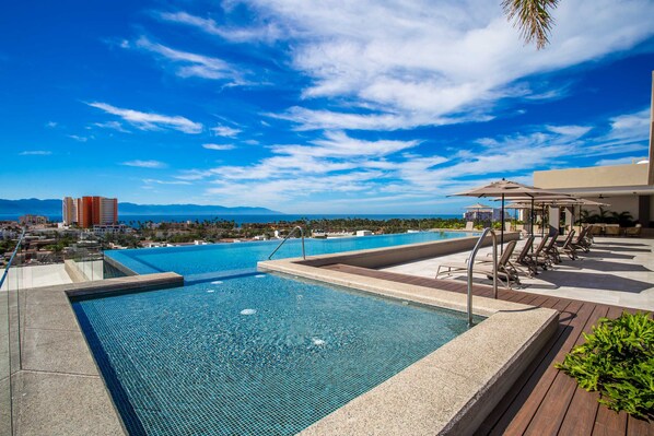 Roma Encore amenities include an infinity pool, a children's pool, gym and BBQ area, all with amazing scenic views