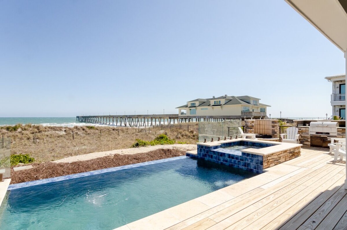 Luxurious Oceanfront Home w Infinity Pool & EV Chargers!