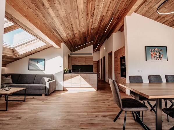 Tanner's Chalet Apartments