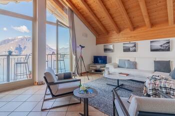 Veloccino Del Lago by Varenna Holidays