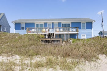 Oceanfront with 7 Bedrooms, 2 Kitchens and 2 Living Rooms