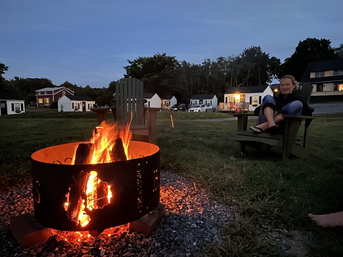 Oceanfront Cottage at Bay Meadow Cottages/5 min to Acadia National Park
