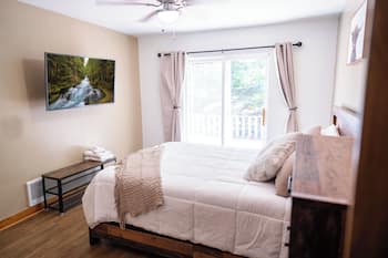 CDA River Condo: Fishing, Sleding, Floating, Skiing