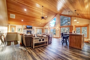 Living room w/ gas fireplace and smart TV.