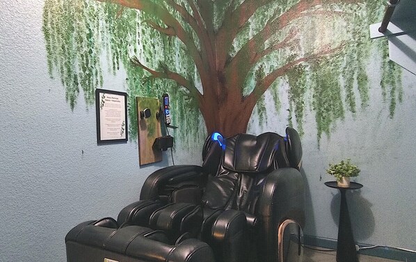 Relax in luxury with our Cozzia CZ-628 massage chair, set beneath a stunning hand-painted willow tree mural that wraps around two walls. This tranquil corner creates a spa-like oasis, perfect for easing sore muscles and unwinding after your Dallas adventu