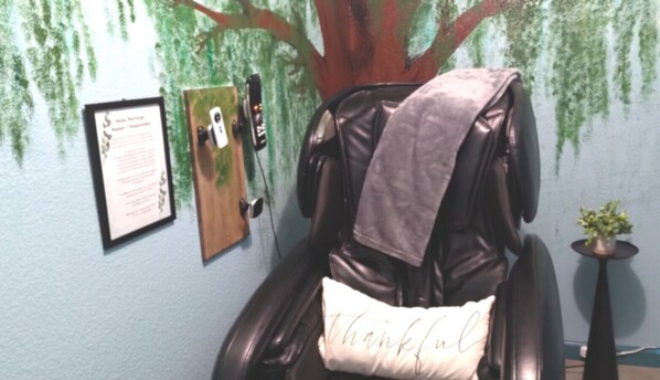 Snuggle into a cozy throw beneath a “Thankful” pillow and enjoy a moment of peace. This thoughtful setup includes mounts for your remotes and phone, so everything you need is within reach. A perfect blend of comfort, gratitude, and convenience.