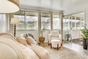 Living Room | Smart TV | Free WiFi