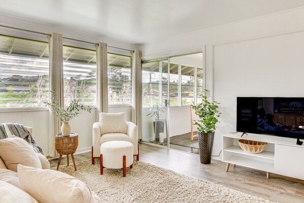 Hilo Vacation Rental | 2BR | 1BA | 764 Sq Ft | Stairs Required