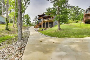 House Exterior | Wood-Burning Fire Pit