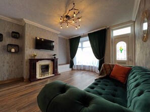 Living Room / Lounge