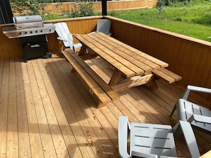Pic-nic table available on the terrasse