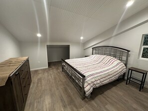 Spacious comfortable king size bedroom