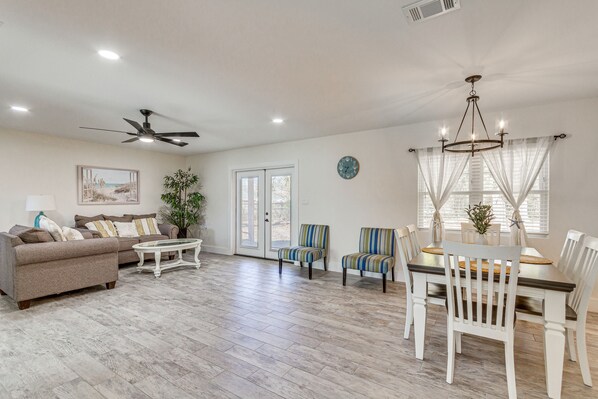 Pensacola Vacation Rental | 3BR | 2BA | 1,423 Sq Ft | 1 Step to Enter