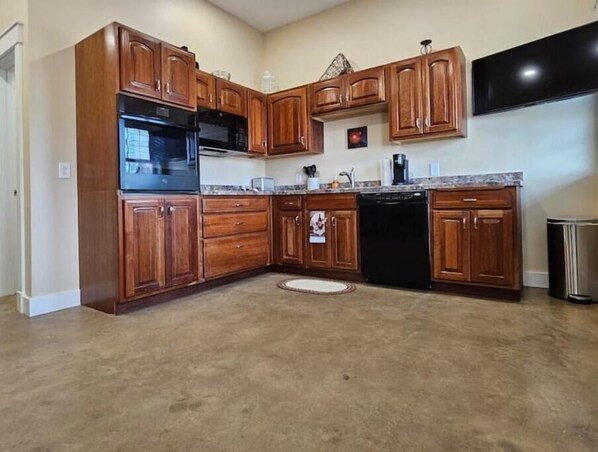 Full Kitchen - Perfect for preparing Meals