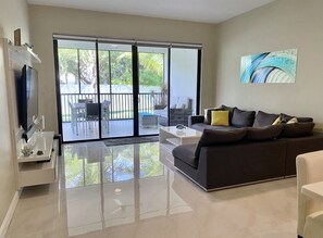 Bright & spacious living area with smart TV & comfy seating