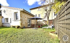 Gîte Lyonnais Beaujolais à Lissieu - Métropole de Lyon (Rhône) : la maison en Pierres Dorées.