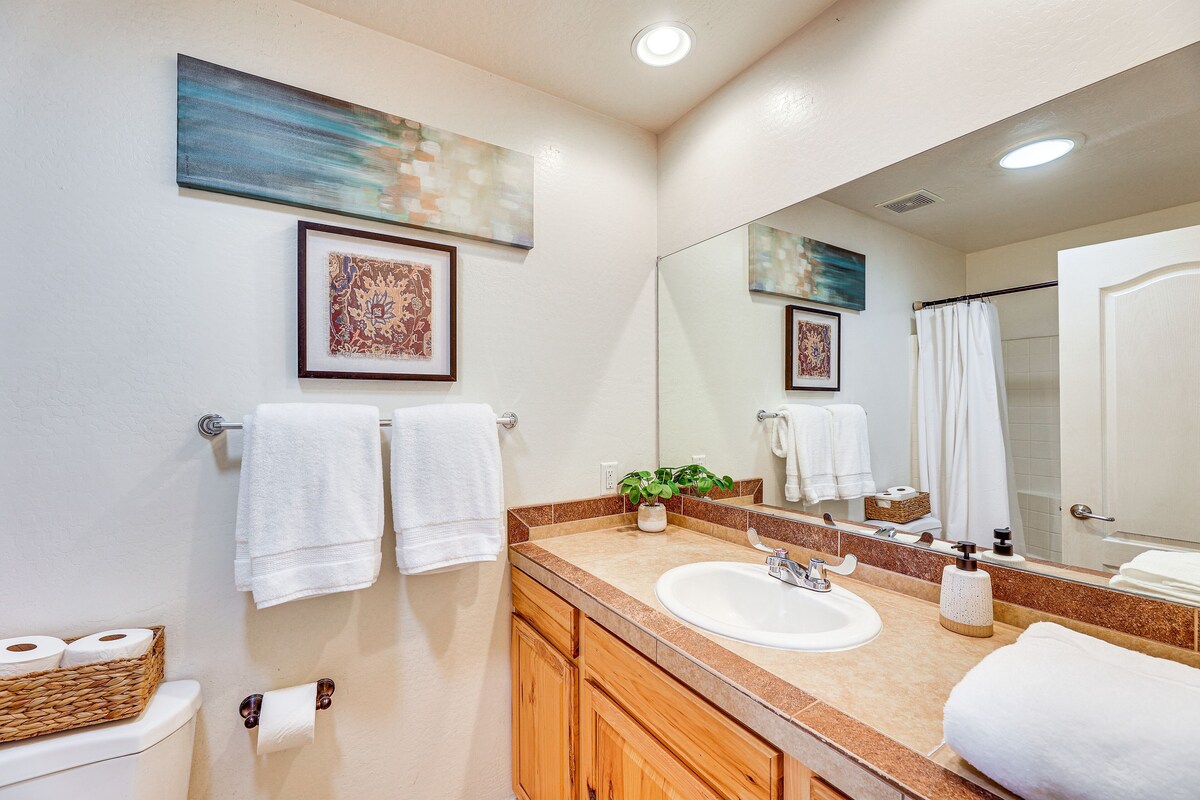Charming Home w/ Pool – Near Mesa Arts Center!