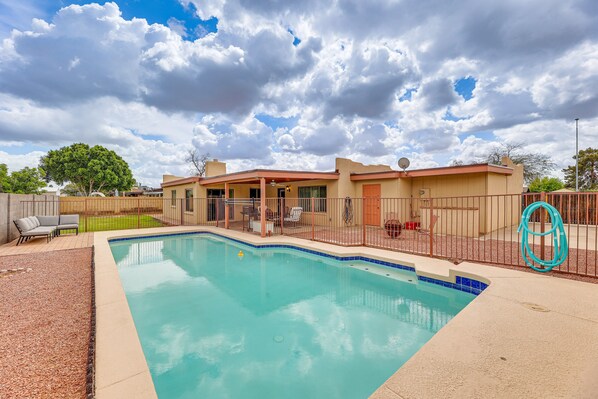 Mesa Vacation Rental | 3BR | 2.5BA | 1,800 Sq Ft | 1 Step Required
