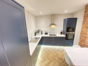 Dishwasher, washer dryer, microwave, fridge freezer, oven, hob and all utensils 