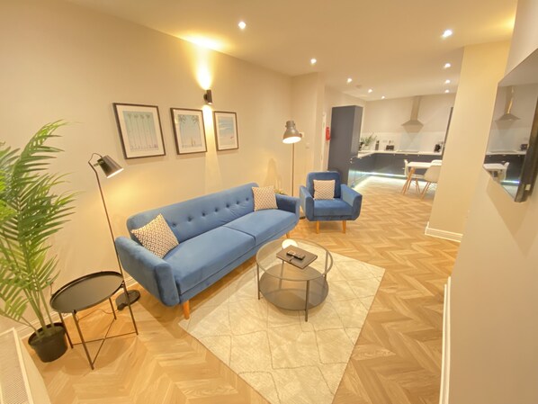 Smart TV, sofa bed and beautifully decorated 