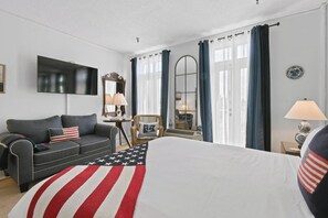 Enjoy a full-size bed with clean linens, AC, and a Smart TV. Windows that enters natural sunlight