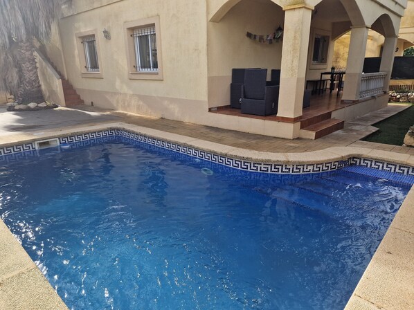 Swimming pool
