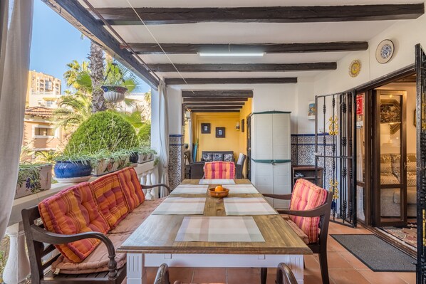 Outdoor dining